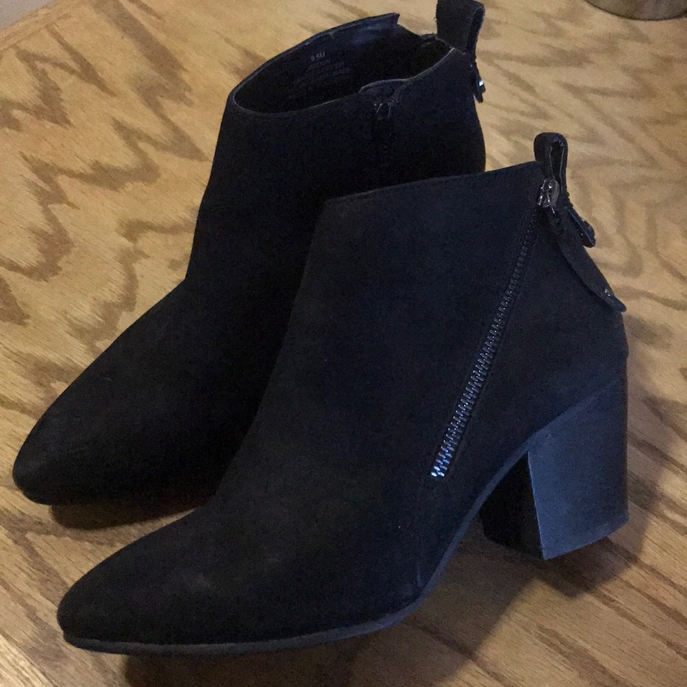Steve Madden Black suede booties